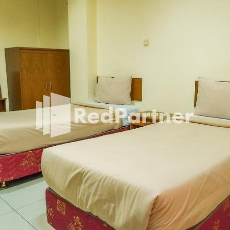 Grand Kembar Hotel Mitra Reddoorz Bandung Buitenkant foto