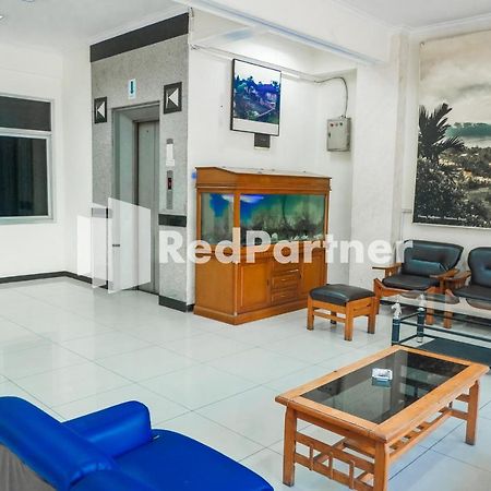 Grand Kembar Hotel Mitra Reddoorz Bandung Buitenkant foto