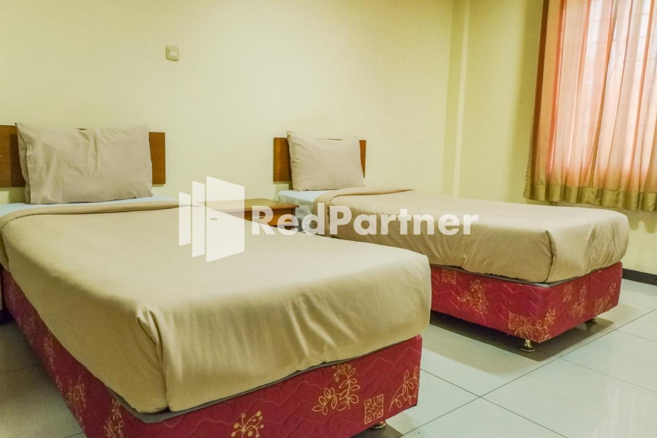 Grand Kembar Hotel Mitra Reddoorz Bandung Buitenkant foto
