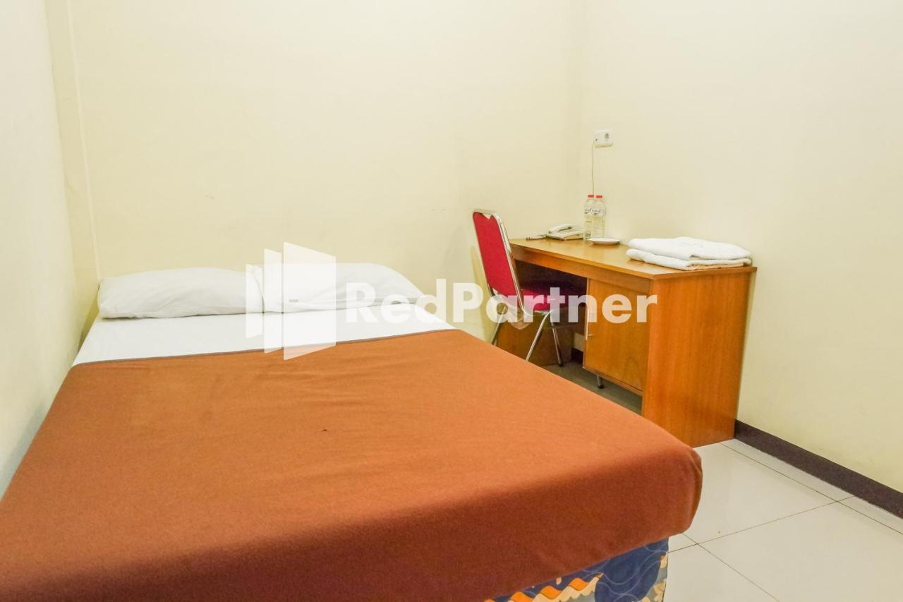 Grand Kembar Hotel Mitra Reddoorz Bandung Buitenkant foto