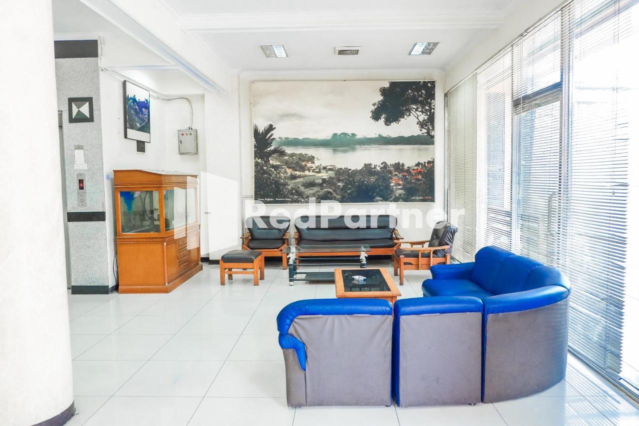 Grand Kembar Hotel Mitra Reddoorz Bandung Buitenkant foto
