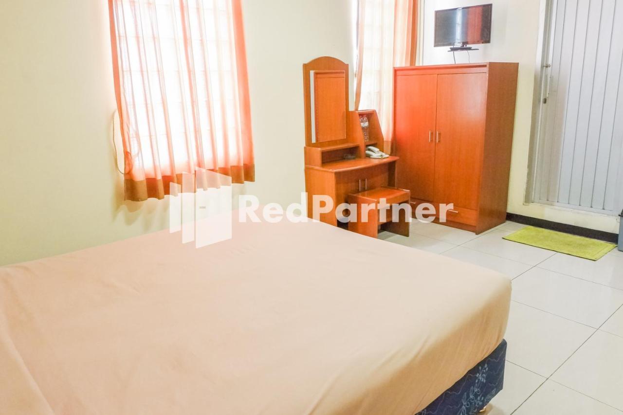 Grand Kembar Hotel Mitra Reddoorz Bandung Buitenkant foto