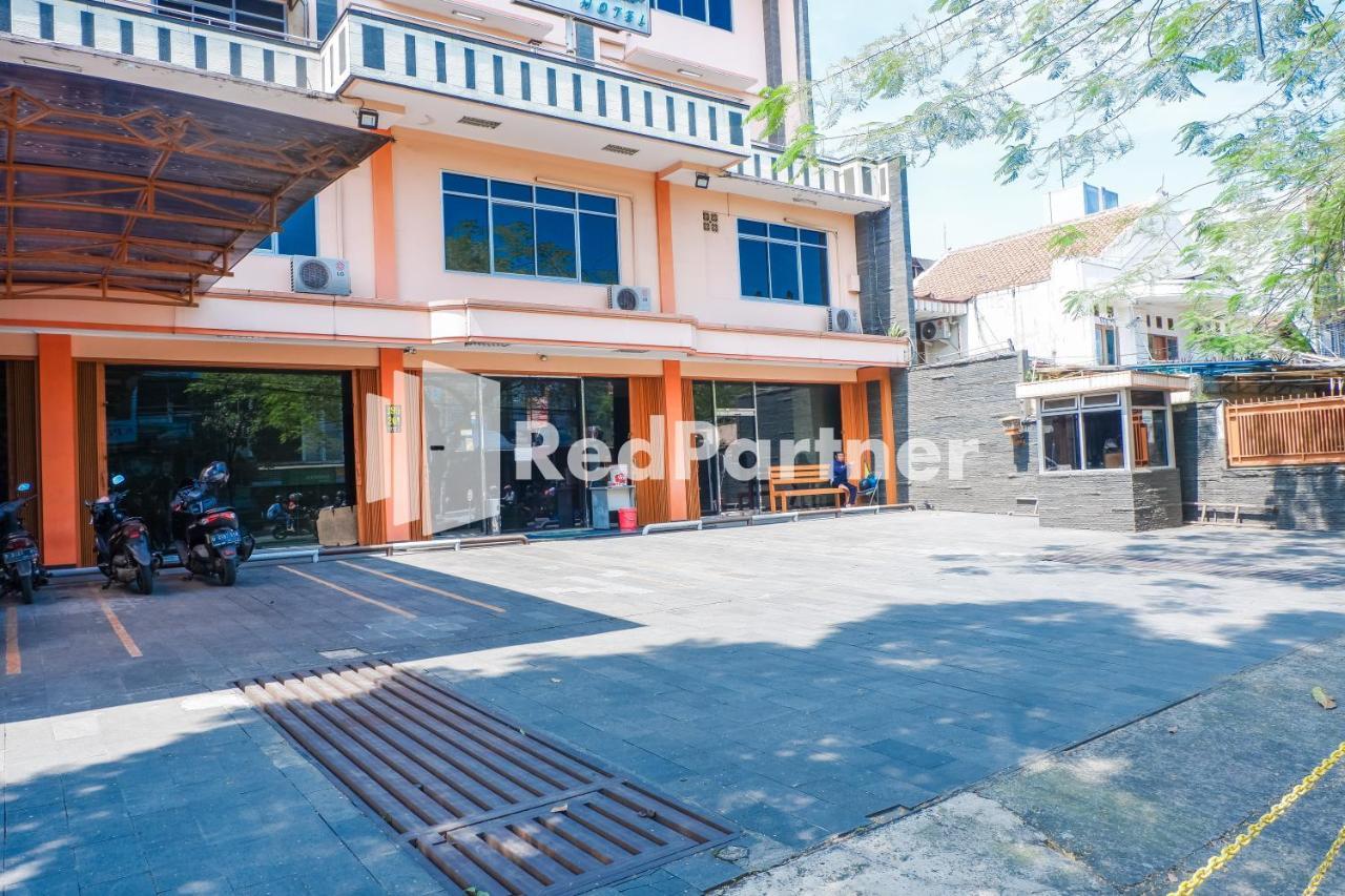 Grand Kembar Hotel Mitra Reddoorz Bandung Buitenkant foto