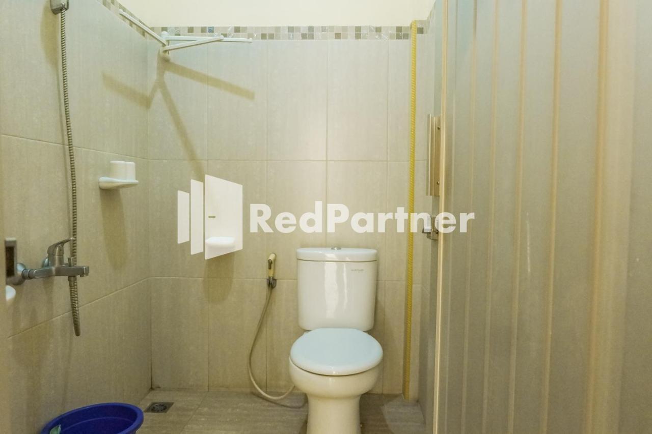 Grand Kembar Hotel Mitra Reddoorz Bandung Buitenkant foto