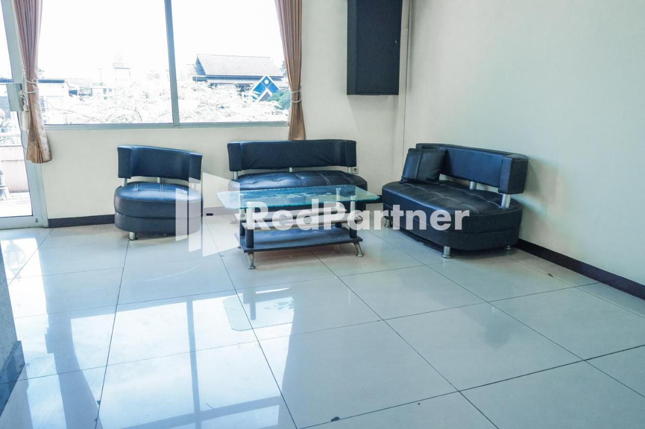 Grand Kembar Hotel Mitra Reddoorz Bandung Buitenkant foto