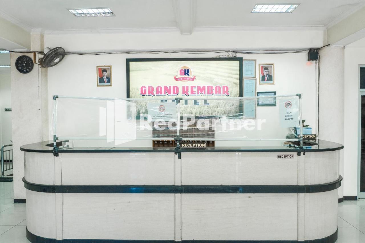 Grand Kembar Hotel Mitra Reddoorz Bandung Buitenkant foto