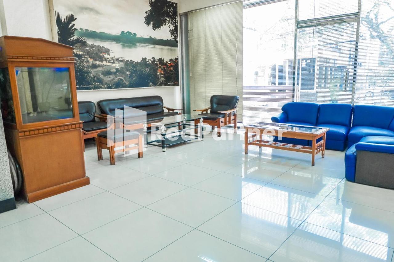 Grand Kembar Hotel Mitra Reddoorz Bandung Buitenkant foto