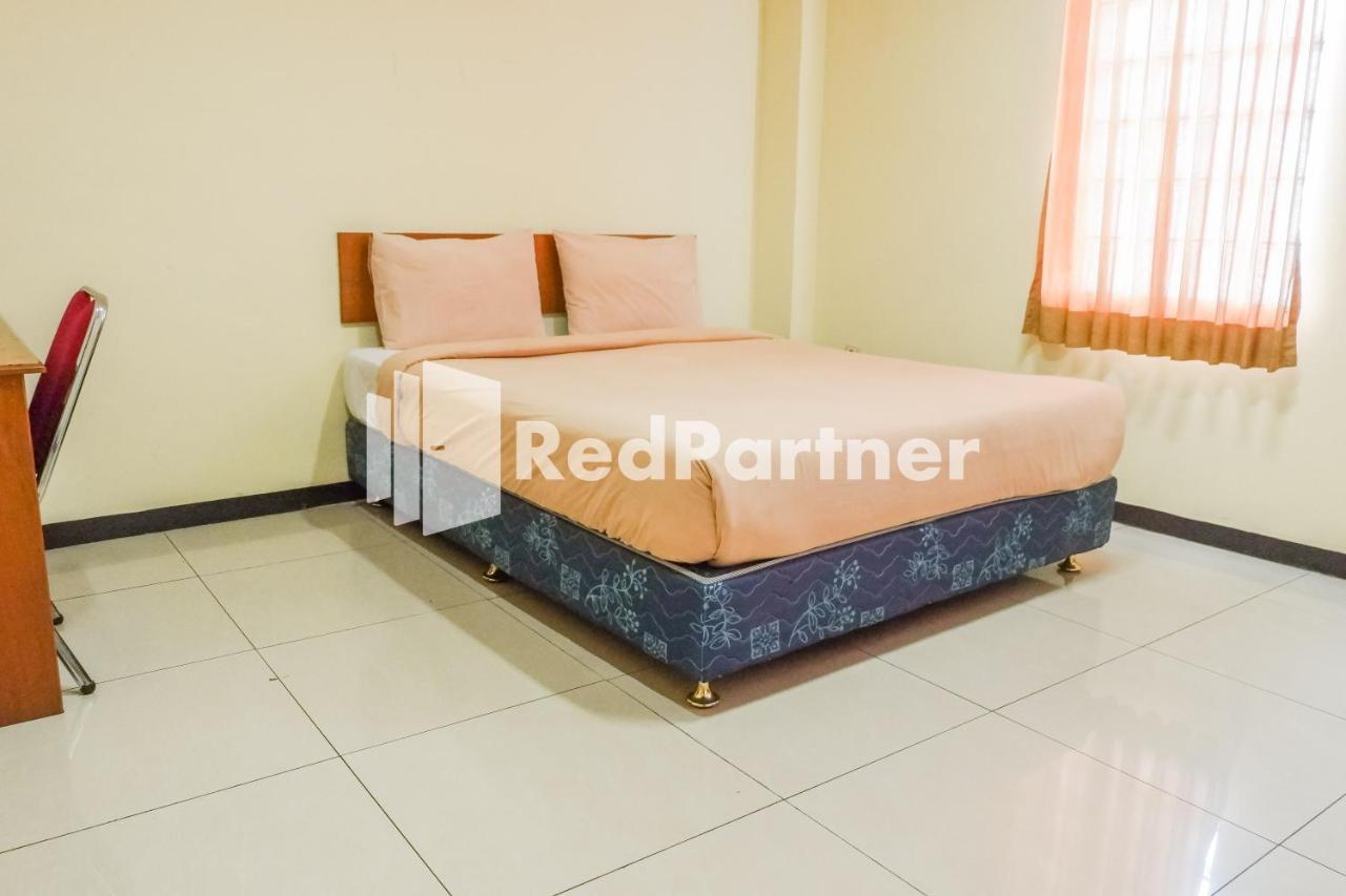 Grand Kembar Hotel Mitra Reddoorz Bandung Buitenkant foto